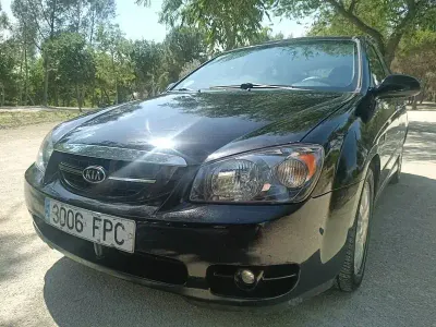 Usado Kia Cerato LX 115 CV (84 kW) 2007 Negro Berlina