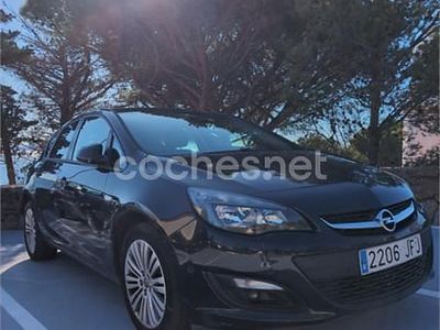 Usado Opel Astra Selective 115 CV (84 kW) 2015 Negro Berlina
