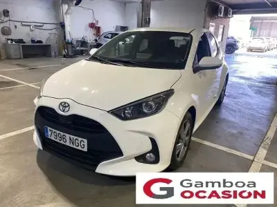 Usado Toyota Yaris Active 115 CV (84 kW) 2025 Blanco Utilitario