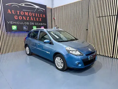 Usado Renault Clio Authentique 75 CV (55 kW) 2010 Azul Familiar