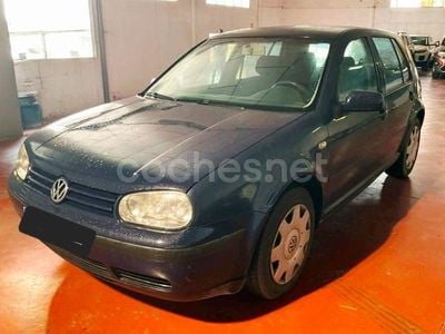 Usado VW Golf IV 102 CV (75 kW) 2003 Azul Berlina