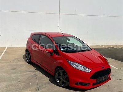Usado Ford Fiesta ST 182 CV (133 kW) 2016 Rojo Berlina