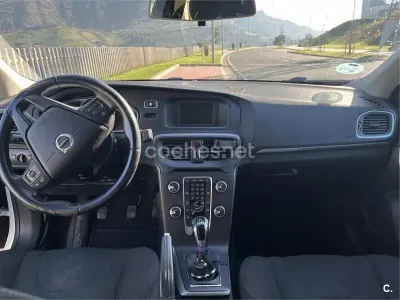 Usado Volvo V40 Momentum 120 CV (88 kW) 2016 Blanco Berlina