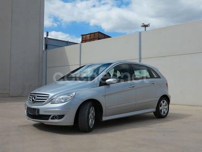 Usado Mercedes B200 140 CV (102 kW) 2006 Gris / plata Monovolumen