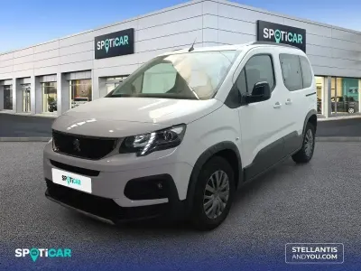 Usado Peugeot Rifter Allure 100 CV (73 kW) 2023 Blanco Monovolumen