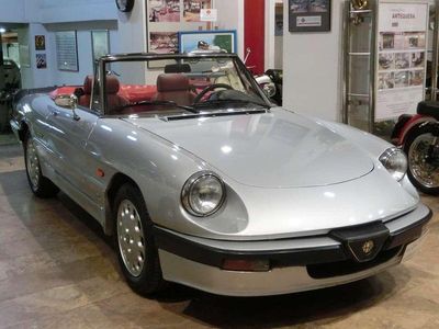 Plateado Usado 1989 Alfa Romeo Spider Quadrifoglio Verde Descapotable | 17.500 €
