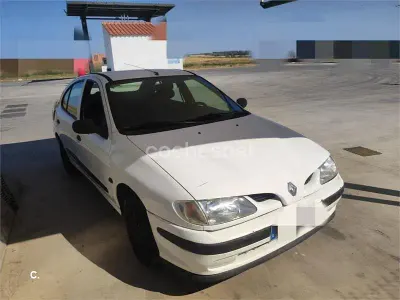 Usado Renault Mégane 65 CV (47 kW) 1998 Blanco Berlina