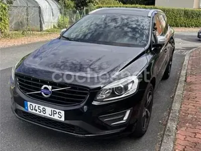 Usado Volvo XC60 R-Design Momentum 136 CV (100 kW) 2016 Negro SUV