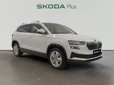 Usado Skoda Karoq Selection 150 CV (110 kW) 2025 Blanco SUV