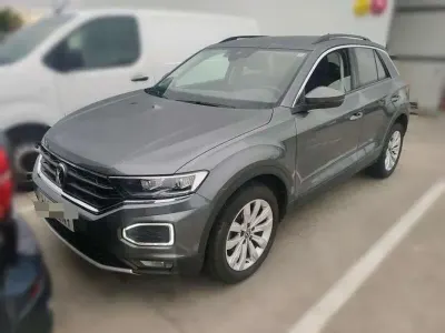 Usado VW T-Roc Advance 116 CV (85 kW) 2021 Gris SUV