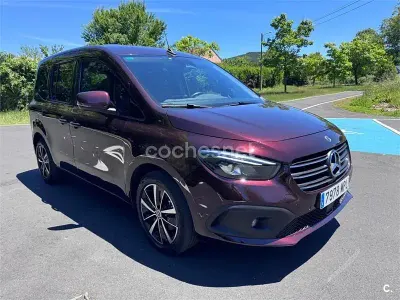 Usado Mercedes T180 116 CV (85 kW) 2024 Granate Monovolumen