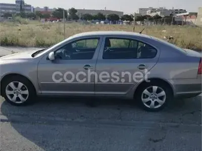 Usado Skoda Octavia 105 CV (77 kW) 2010 Gris / plata Berlina