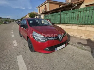 Usado Renault Clio IV Business 75 CV (55 kW) 2013 Rojo Berlina