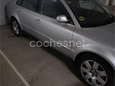 Usado VW Passat Highline 193 CV (141 kW) 2001 Gris / plata Berlina