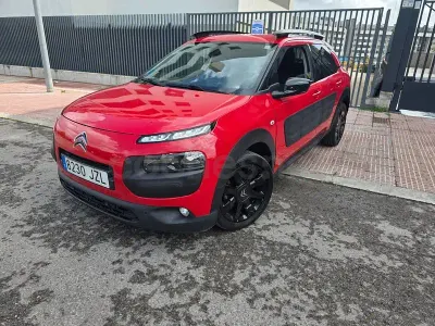 Usado Citroën C4 Feel 82 CV (60 kW) 2017 Rojo Berlina