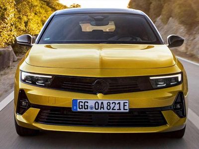 Usado Opel Astra Edition 105 CV (77 kW) 2020 Blanco Familiar