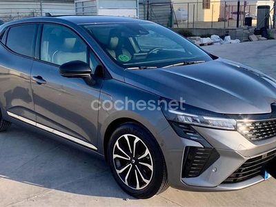 Begagnad Renault Clio V Techno 90 HK (66 kW) 2024 Grå Sedan