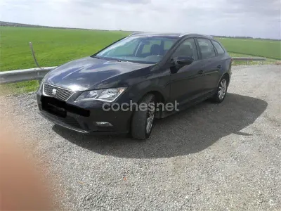 Usado Seat Leon Style 105 CV (77 kW) 2015 Negro Familiar