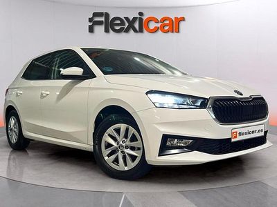 Usado Skoda Fabia Selection 95 CV (69 kW) 2024 Blanco Utilitario
