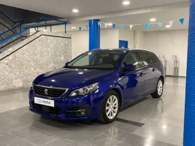 Usado Peugeot 308 SW Style 100 CV (73 kW) 2019 Azul Familiar