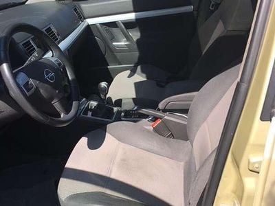 Usado Opel Vectra Sport 150 CV (110 kW) 2005 Amarillo Familiar