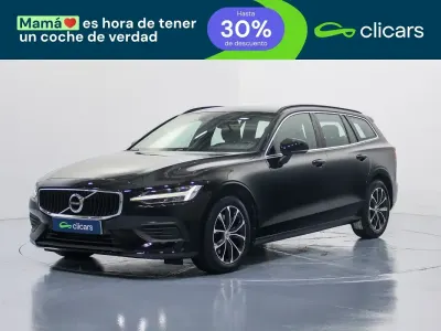 Begagnad Volvo V60 Momentum 197 HK (144 kW) 2021 Vit Kombi