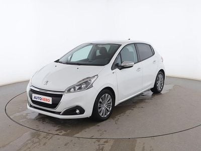 Usado Peugeot 208 Style 100 CV (73 kW) 2016 Blanco Utilitario