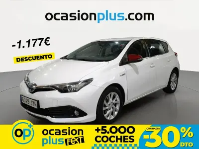 Begagnad Toyota Auris Hybrid Active 136 HK (100 kW) 2017 Vit Sedan