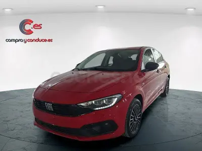 Nowe Fiat Tipo 101 KM (74 kW) 2025 Czerwony Sedan/Limuzyna