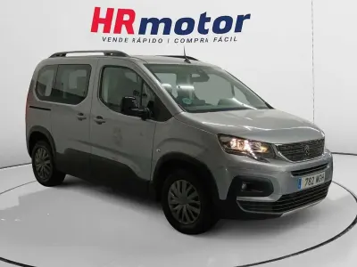 Usado Peugeot Rifter Allure 131 CV (96 kW) 2023 Gris Monovolumen
