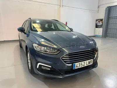 Usado Ford Mondeo Trend 187 CV (137 kW) 2021 Azul Familiar