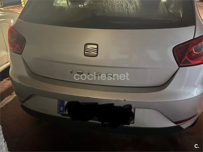 Usado Seat Ibiza Reference 85 CV (62 kW) 2013 Gris / plata Berlina