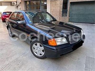Usado Mercedes C180 122 CV (89 kW) 1993 Negro Berlina