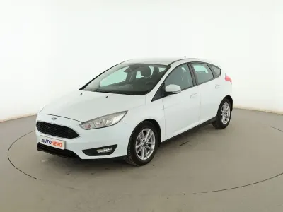 Usado Ford Focus Trend+ 120 CV (88 kW) 2015 Blanco Berlina