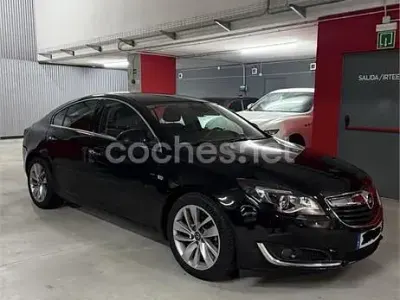 Usado Opel Insignia Selective 136 HP (100 kW) 2016 Preto Sedan