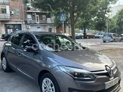 Usado Renault Mégane III LIMITED 110 CV (80 kW) 2015 Gris / plata Berlina