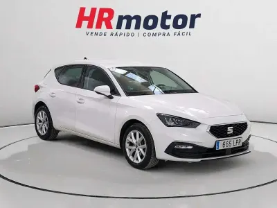 Usado Seat Leon Style 110 CV (80 kW) 2021 Blanco Utilitario