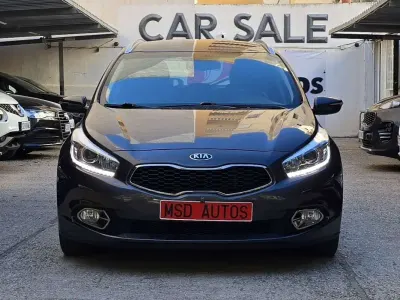 Usado Kia Ceed Sportswagon 128 CV (94 kW) 2014 Gris Familiar