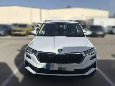 Usado Skoda Karoq Ambition 116 CV (85 kW) 2022 Blanco SUV