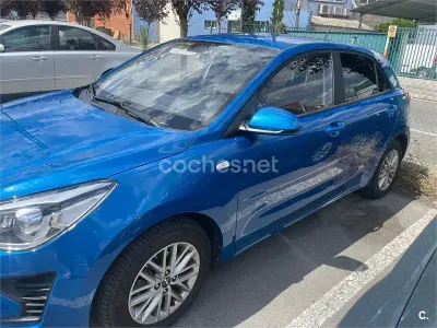 Usado Kia Rio 84 CV (61 kW) 2023 Azul Berlina