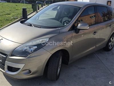 Usado Renault Scénic III Dynamique 105 CV (77 kW) 2011 Marrón Monovolumen