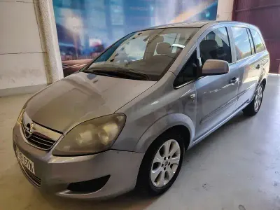 Usado Opel Zafira 110 CV (80 kW) 2010 Gris / plata Monovolumen