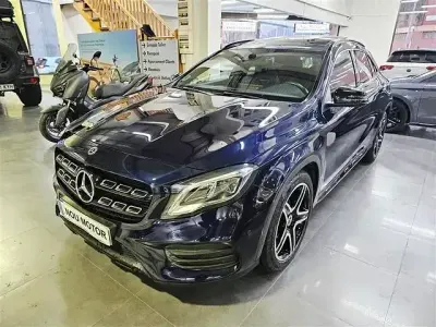 Usado Mercedes GLA200 136 HP (100 kW) 2018 Azul SUV