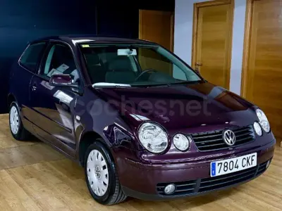 Usado VW Polo Trendline 100 CV (73 kW) 2003 Violeta / lila Berlina