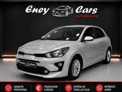 Usado Kia Rio 100 CV (73 kW) 2023 Gris / plata Berlina
