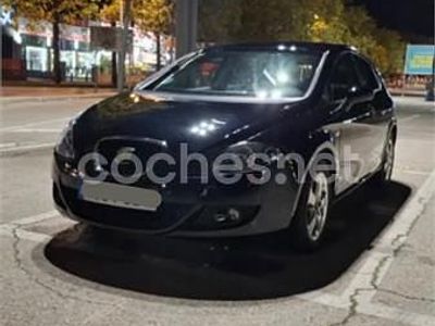 Usado Seat Leon Stylance 102 CV (75 kW) 2008 Negro Utilitario