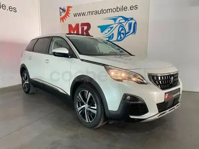 Usado Peugeot 5008 Allure 130 CV (95 kW) 2020 Blanco SUV