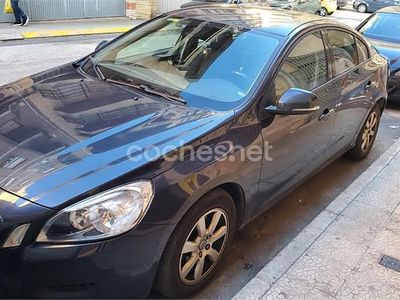 Gris / plata Usado 2011 Volvo S60 Momentum Berlina | 3800 €