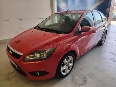 Käytetty Ford Focus Trend 100 HP (73 kW) 2008 Punainen Sedan