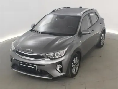 Usado Kia Stonic 100 CV (73 kW) 2025 Gris SUV